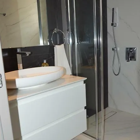 Luxurous Comfort With Sea View Apartment