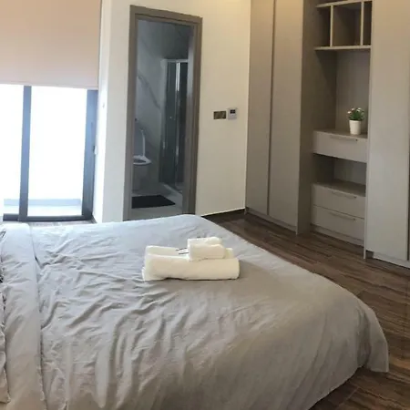 Luxurous Comfort With Sea View Apartment Larnaca