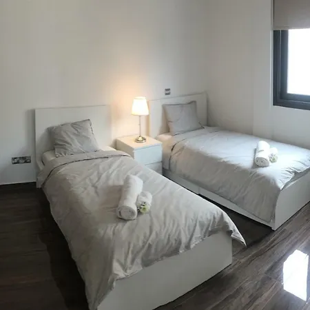 Luxurous Comfort With Sea View * Larnaca